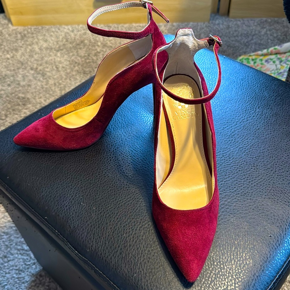 Vince Camuto VP Hinata Pumps Cranberry Suede
